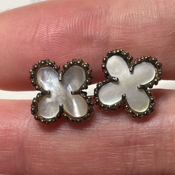 Mother of Pearl Quatrefoil Clover Flower Stud Earrings Sterling Silver - Picture 1 of 6